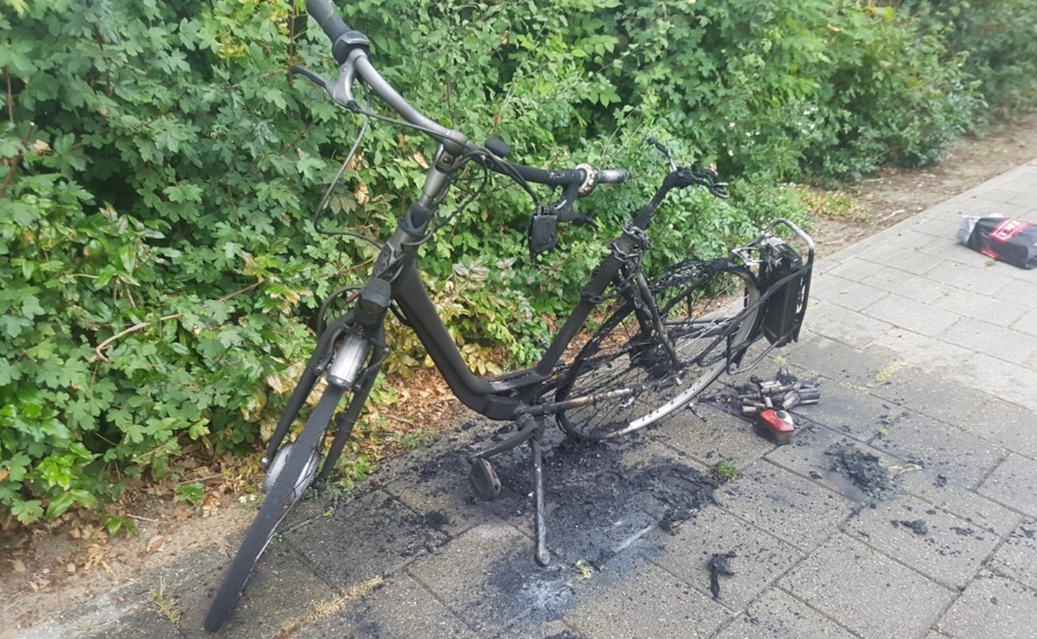 BES Site lijn Ellende E-bike accu ontploft tijdens het fietsen - NieuwsFiets Media & Events